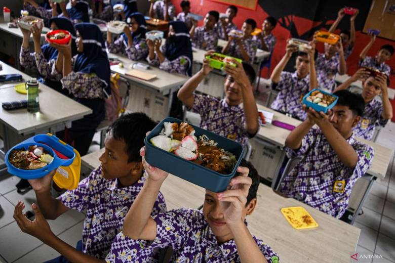 Kapan Program Makan Gratis Anak Sekolah Mulai Berlaku? Cek Informasi Terbaru