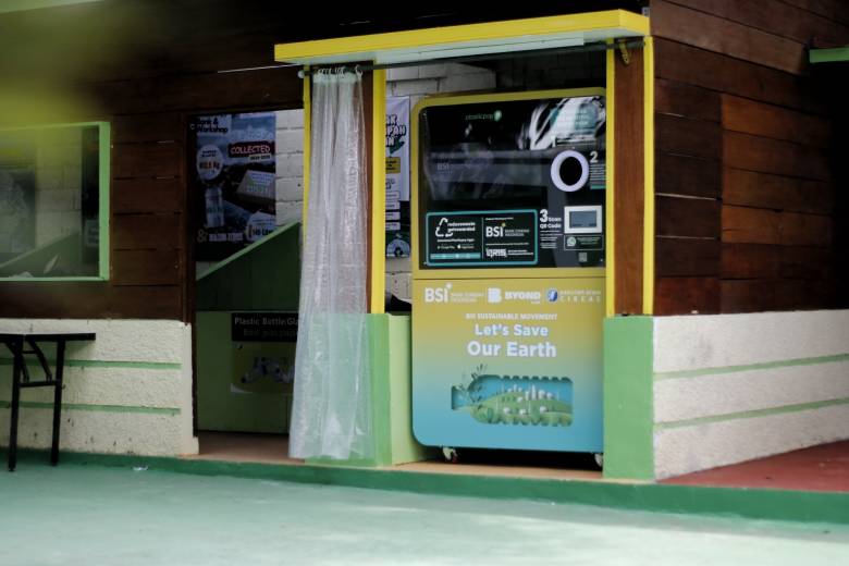 ATM Plastik Bekas BSI Hadir di Sekolah Alam Cikeas